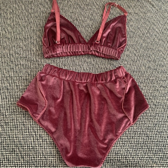 Vintage Pink Velvet Lingerie Set - Picture 3 of 5